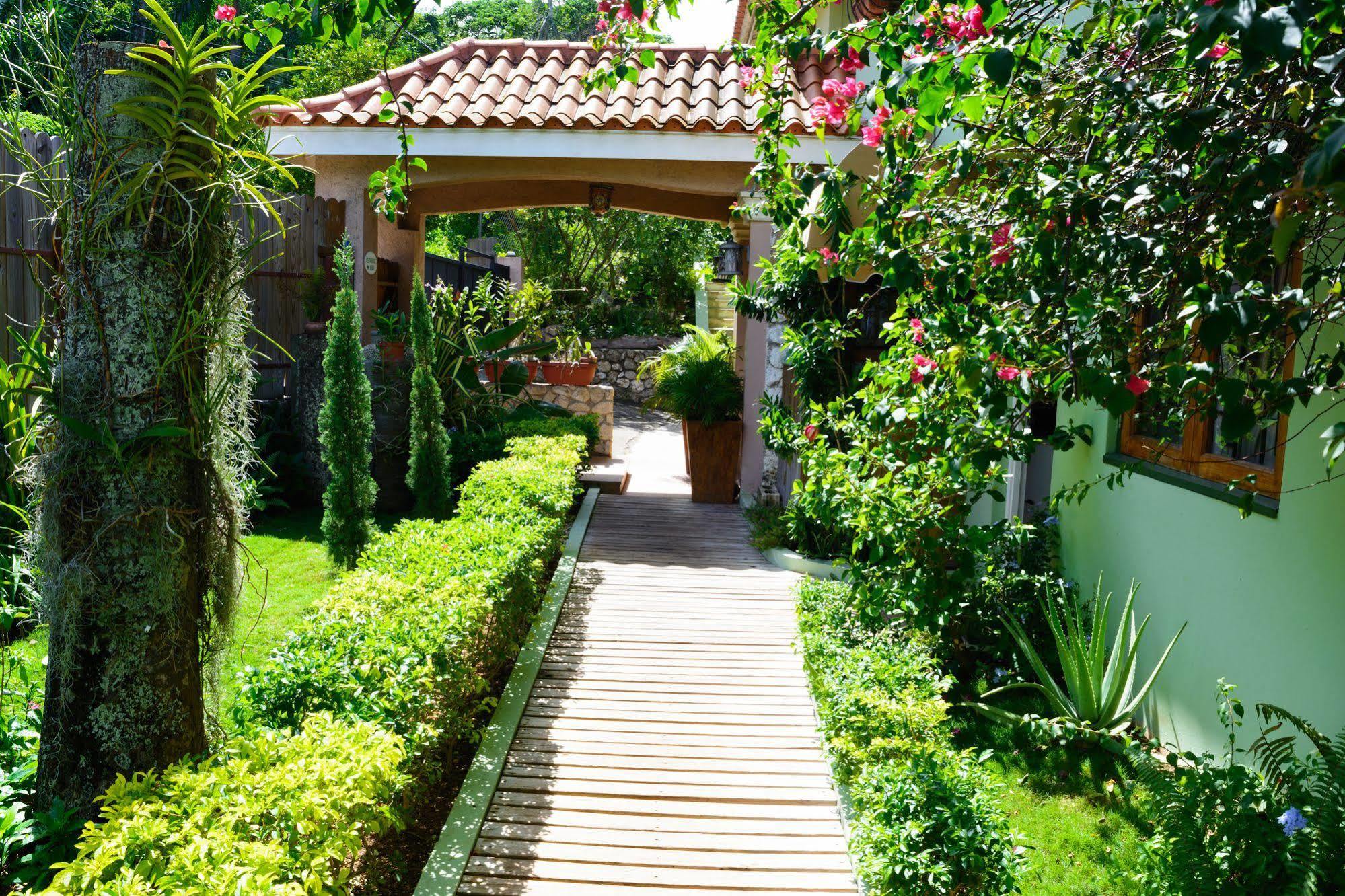 Mynt Retreat Bed & Breakfast Montego Bay Exterior foto